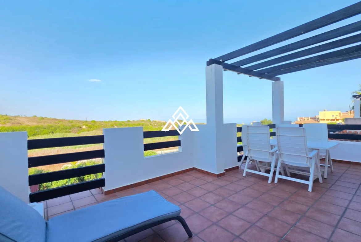 Vistalmar Duquesa apartment in Manilva with 2 bedrooms, 2 bathrooms, a 25 m² south-facing terrace and panoramic Mediterranean sea views.