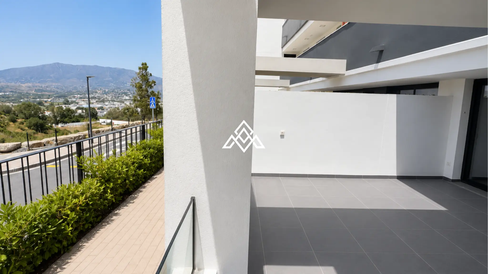Hacienda el Sueño Apartment with private garden terrace and pool views in Mijas