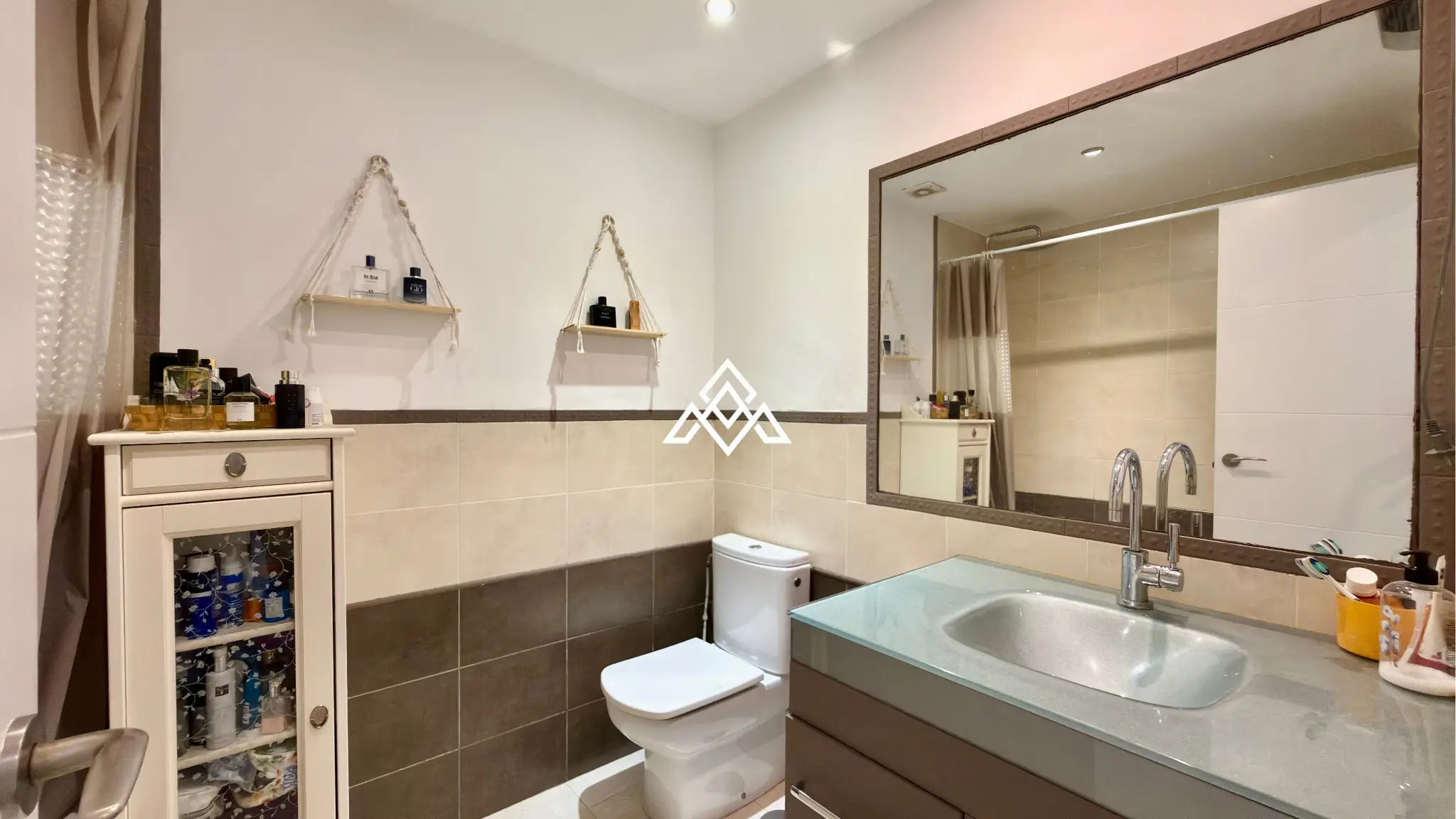 MPS-0045 Elviria Townhouse with private jacuzzi, sea views and renovated patio in Marbella