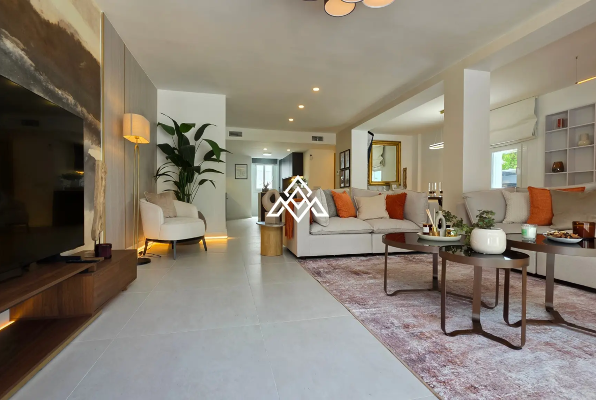 Discover this brand-new renovated villa in Riviera del Sol, Mijas Costa, with panoramic sea views, 3 bedrooms, 3 bathrooms and spacious terraces.