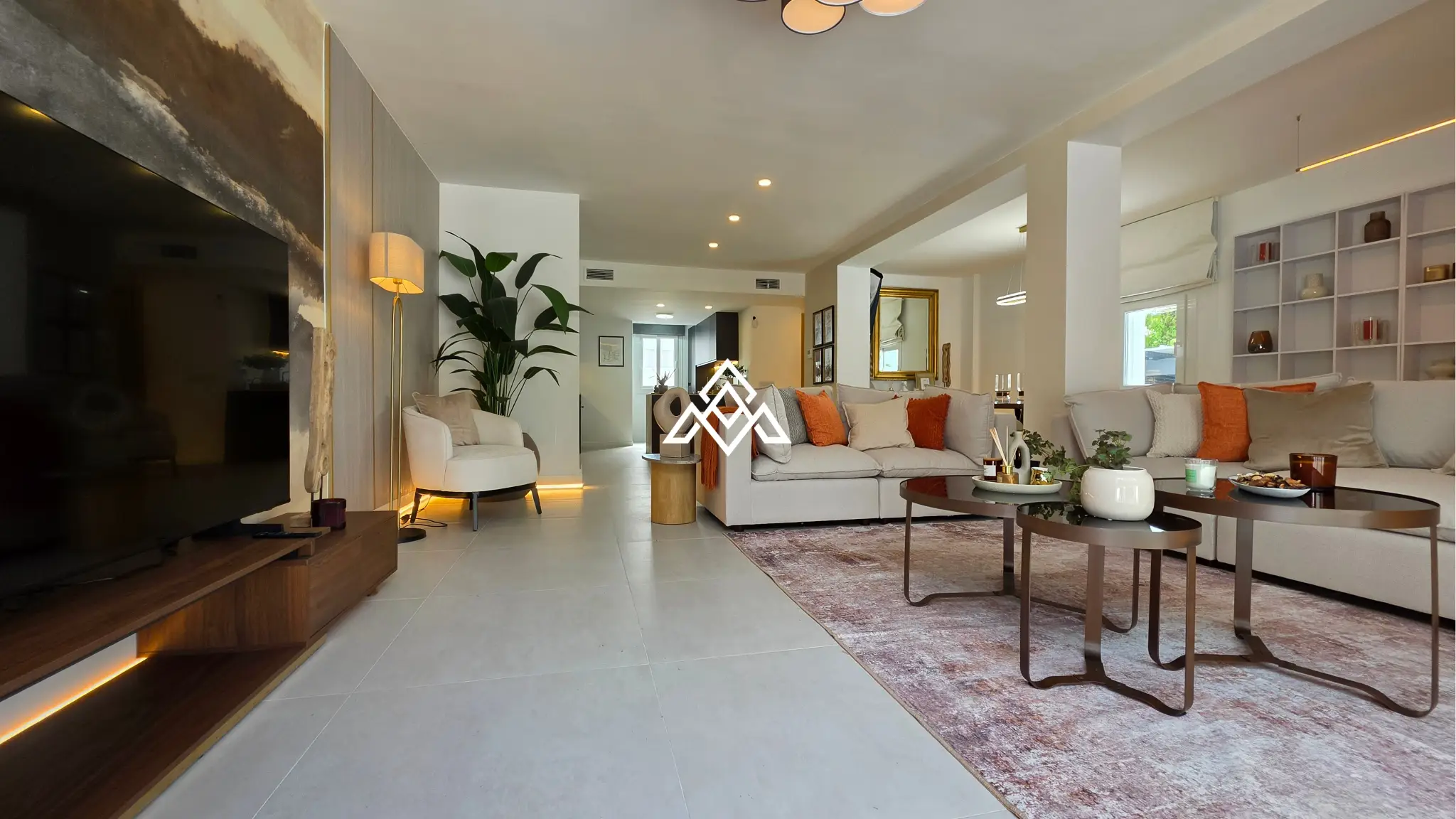MPA-0122 Discover this brand-new renovated villa in Riviera del Sol, Mijas Costa, with panoramic sea views, 3 bedrooms, 3 bathrooms and spacious terraces.