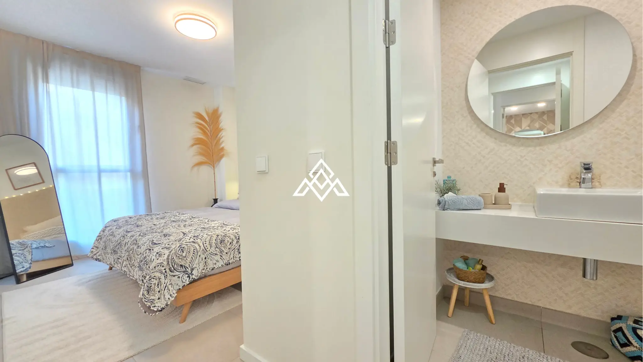 Estepona Garden Apartment with private garden, terrace, garage and valid tourist licence. Ideal investment property in Spain.