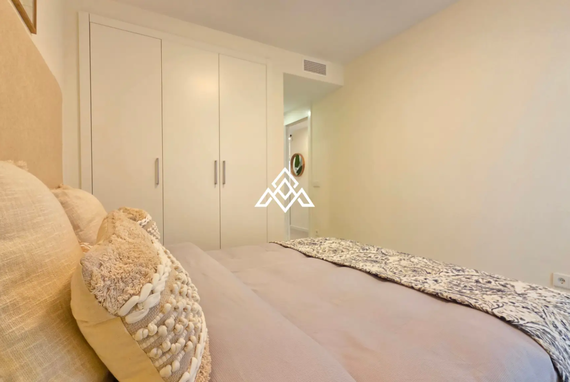 Estepona Garden Apartment with private garden, terrace, garage and valid tourist licence. Ideal investment property in Spain.