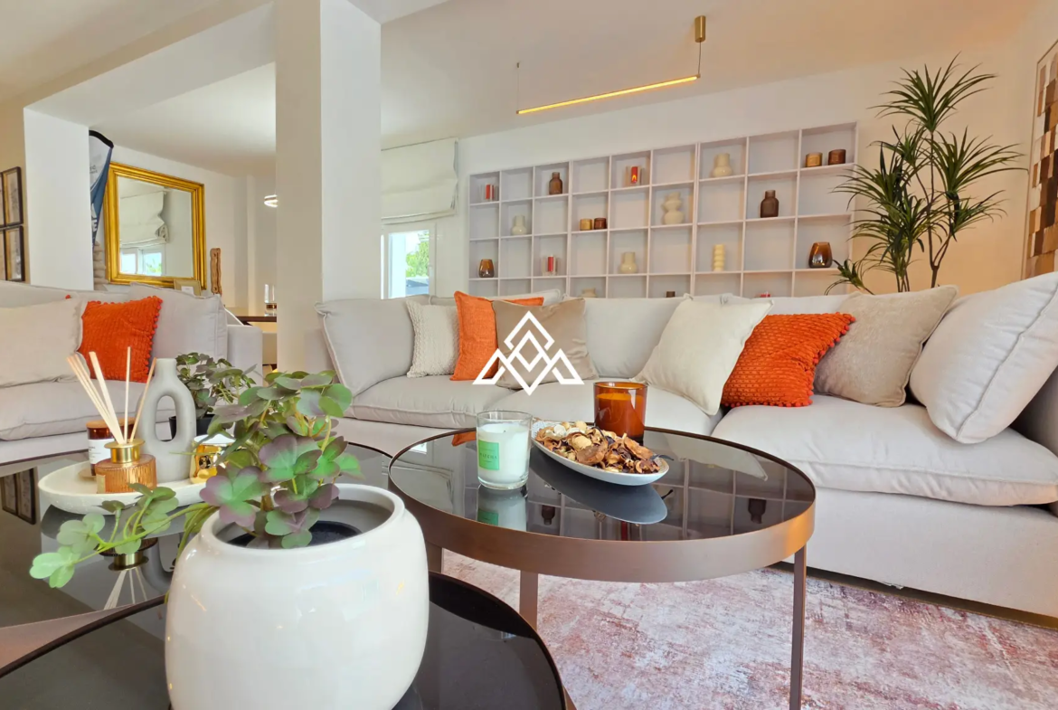 Discover this brand-new renovated villa in Riviera del Sol, Mijas Costa, with panoramic sea views, 3 bedrooms, 3 bathrooms and spacious terraces.