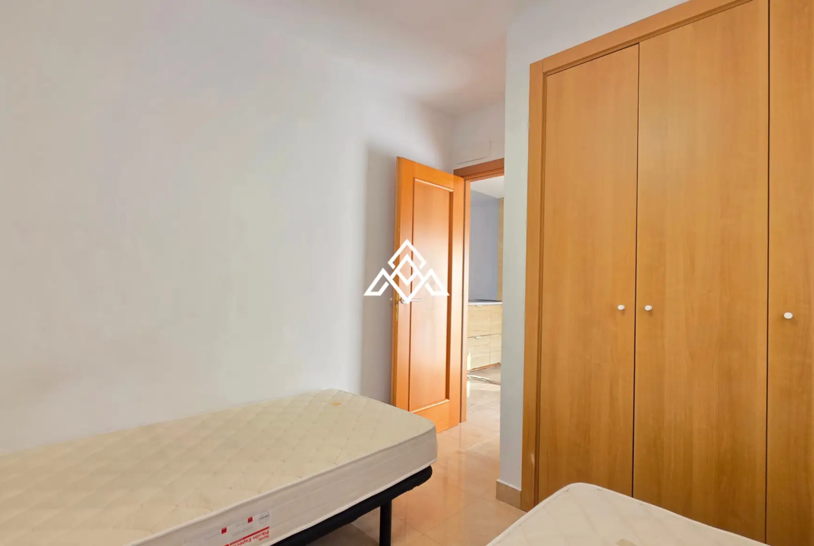 Vistalmar Duquesa apartment in Manilva with 2 bedrooms, 2 bathrooms, a 25 m² south-facing terrace and panoramic Mediterranean sea views.