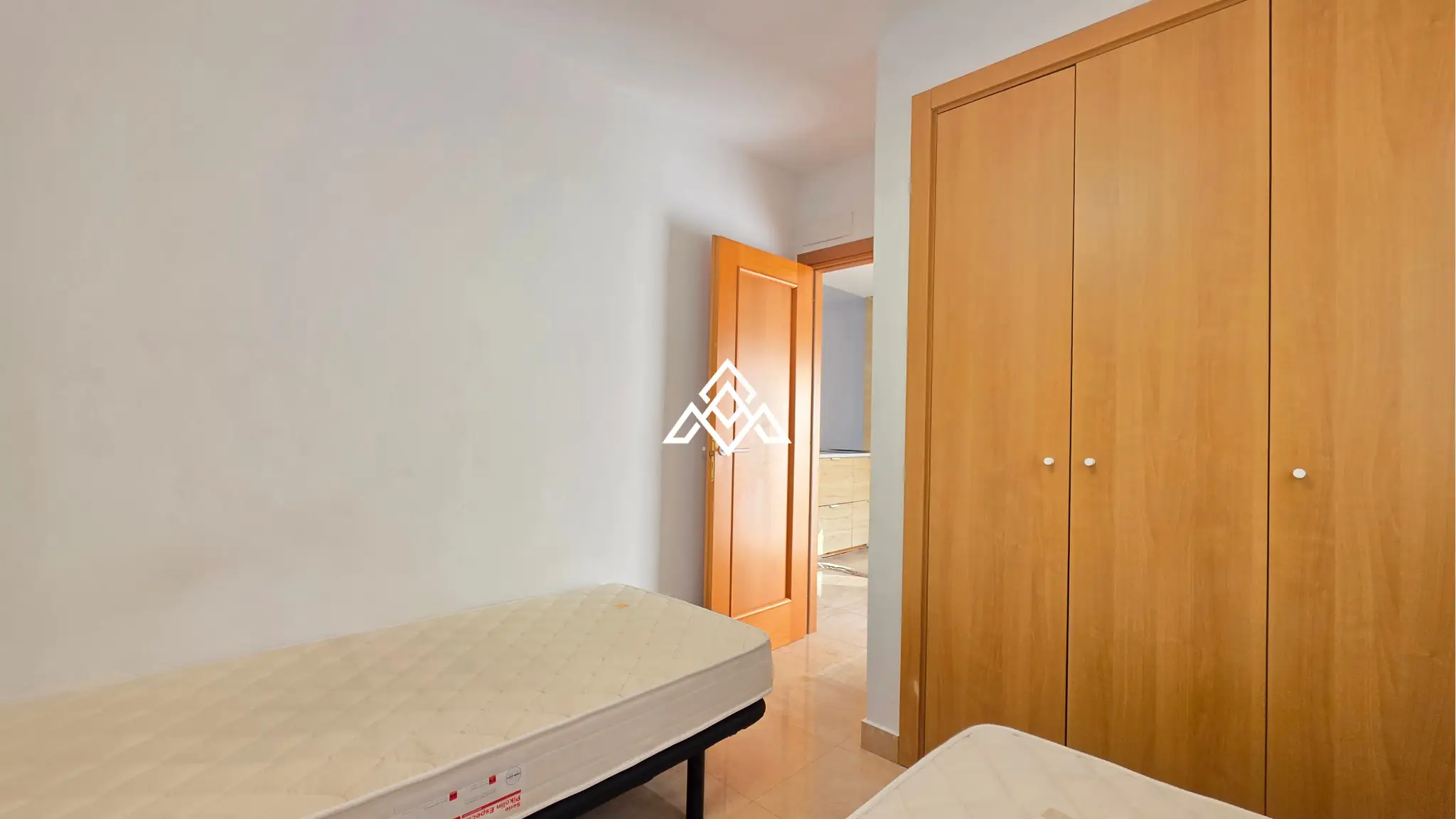 Vistalmar Duquesa apartment in Manilva with 2 bedrooms, 2 bathrooms, a 25 m² south-facing terrace and panoramic Mediterranean sea views.