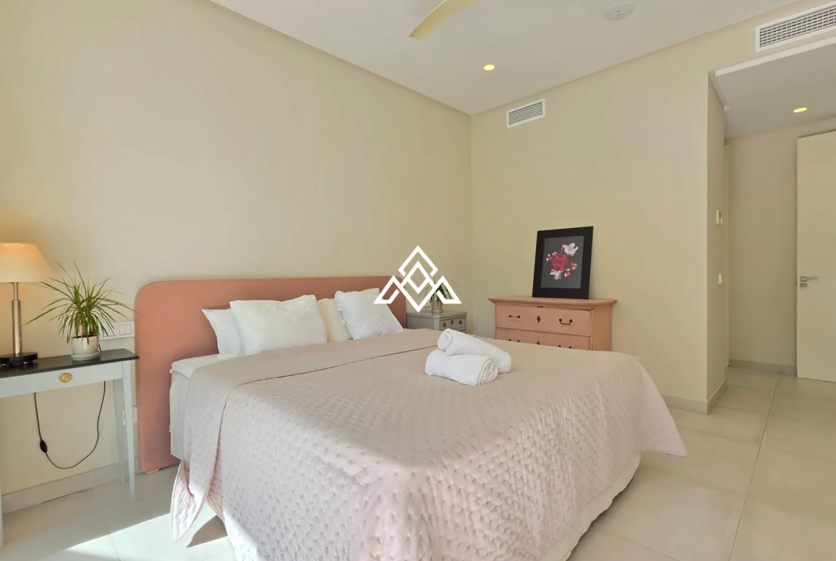 Contemporary Villa in Estepona with tourist licence, 4 bedrooms, private terraces and high rental income potential in a secure gated community.