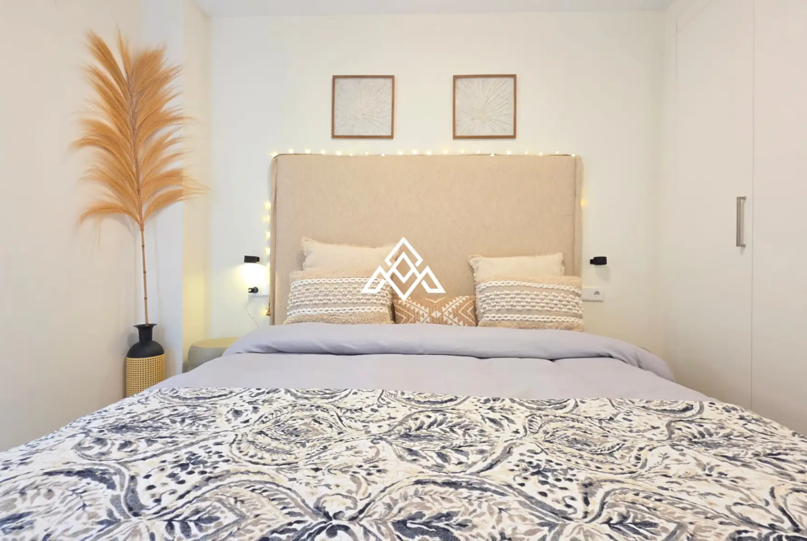 Estepona Garden Apartment with private garden, terrace, garage and valid tourist licence. Ideal investment property in Spain.