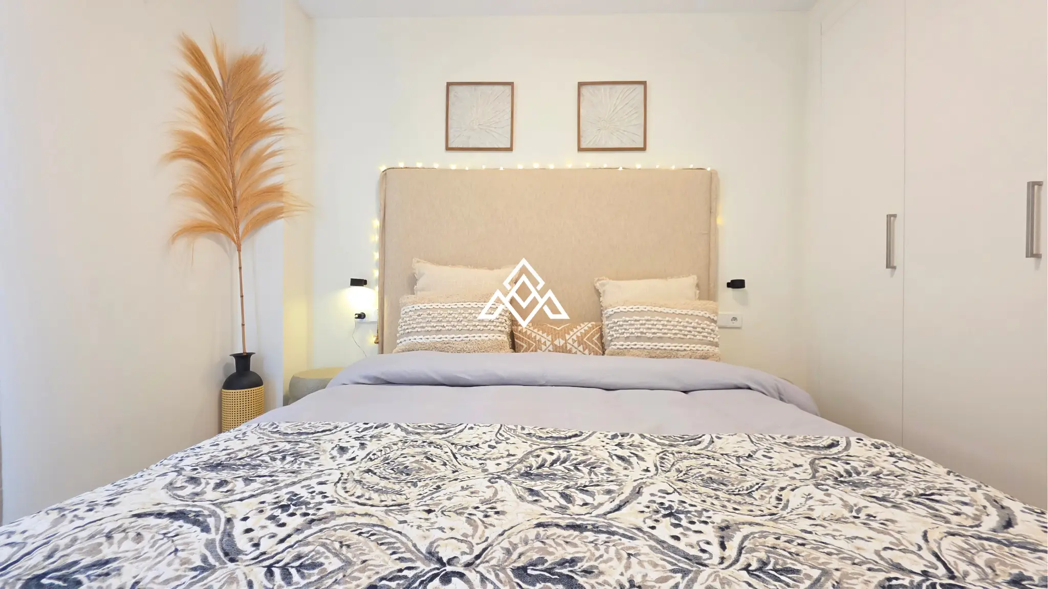 Estepona Garden Apartment with private garden, terrace, garage and valid tourist licence. Ideal investment property in Spain.