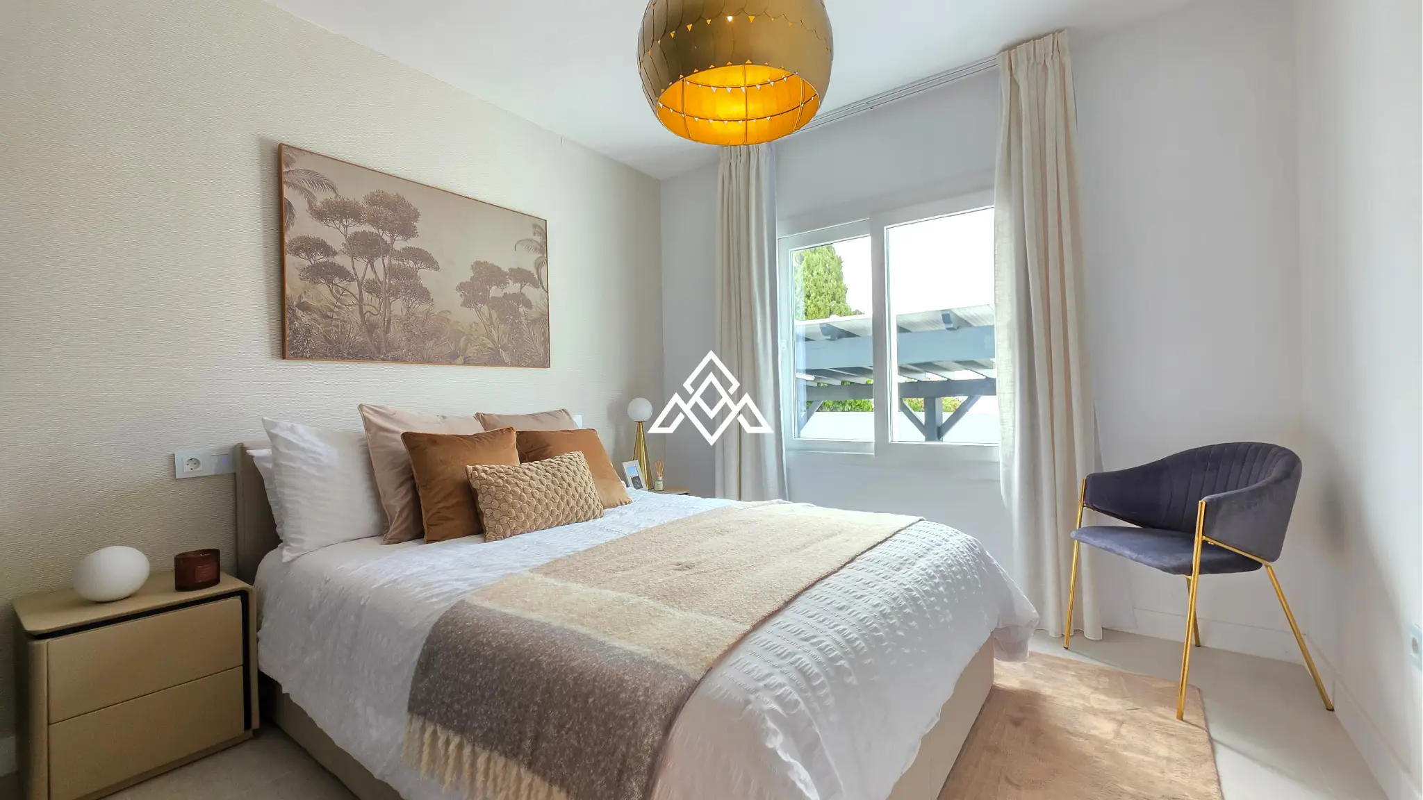 MPA-0122 Discover this brand-new renovated villa in Riviera del Sol, Mijas Costa, with panoramic sea views, 3 bedrooms, 3 bathrooms and spacious terraces.