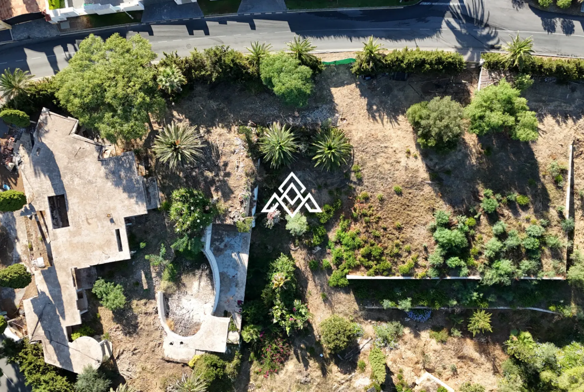 Hacienda de Las Chapas plot for sale in Marbella with panoramic sea views, 4,000 m² of land and a villa project awaiting a building licence.
