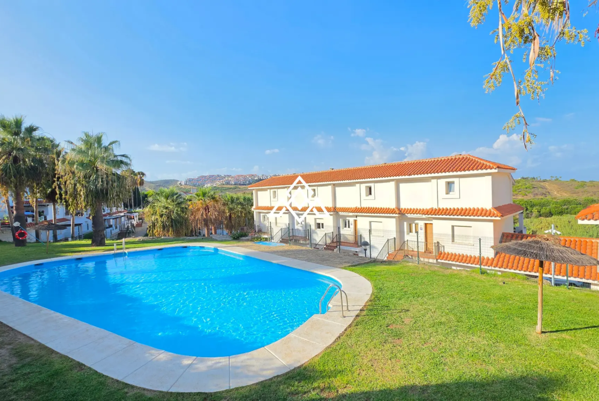 Vistalmar Duquesa apartment in Manilva with 2 bedrooms, 2 bathrooms, a 25 m² south-facing terrace and panoramic Mediterranean sea views.