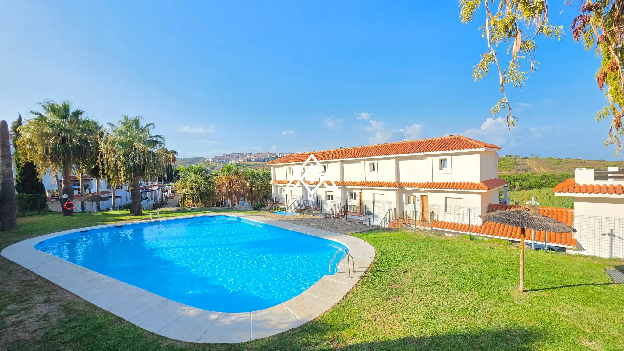 Vistalmar Duquesa apartment in Manilva with 2 bedrooms, 2 bathrooms, a 25 m² south-facing terrace and panoramic Mediterranean sea views.