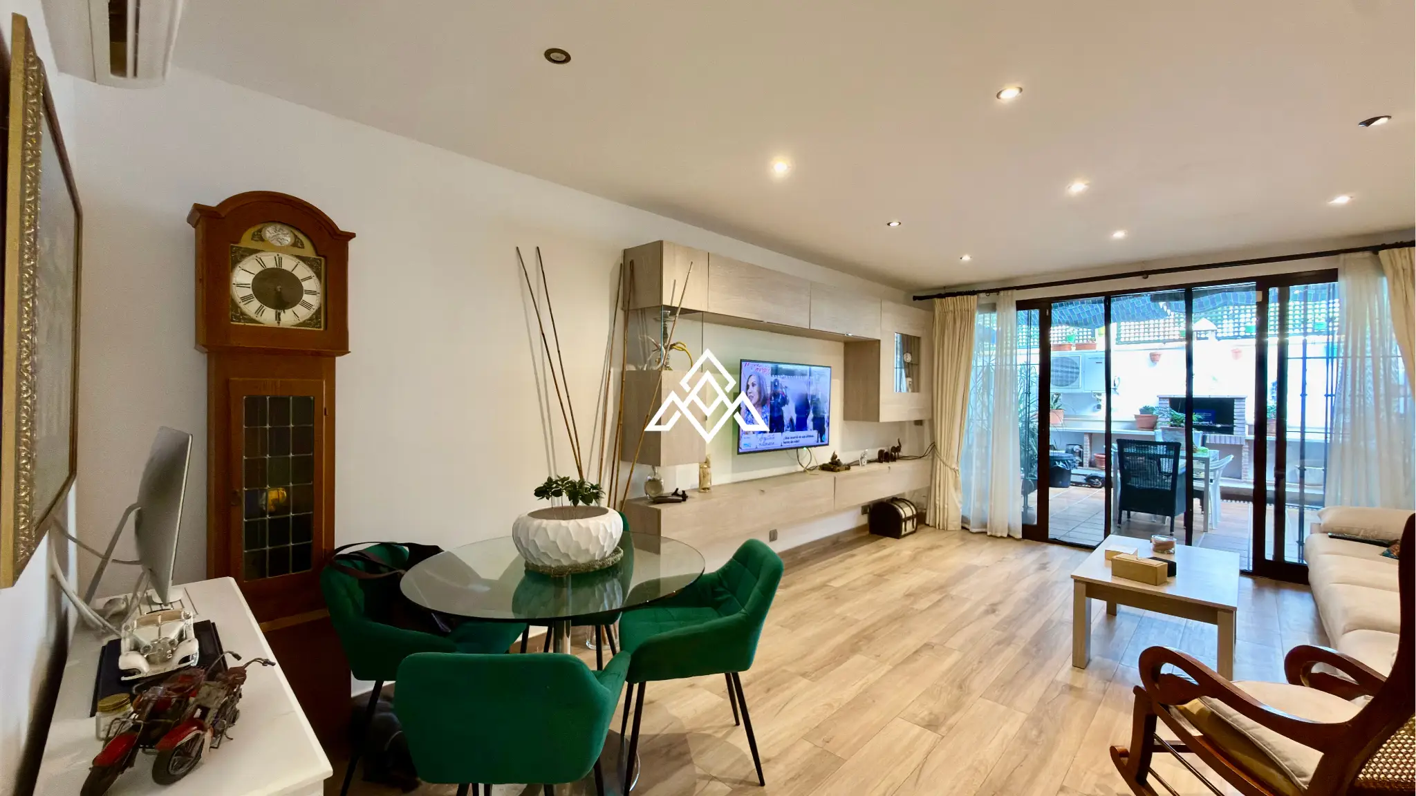 MPS-0045 Elviria Townhouse with private jacuzzi, sea views and renovated patio in Marbella