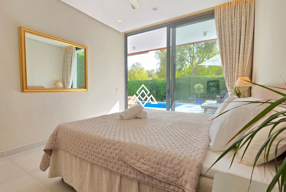 Contemporary Villa in Estepona with tourist licence, 4 bedrooms, private terraces and high rental income potential in a secure gated community.