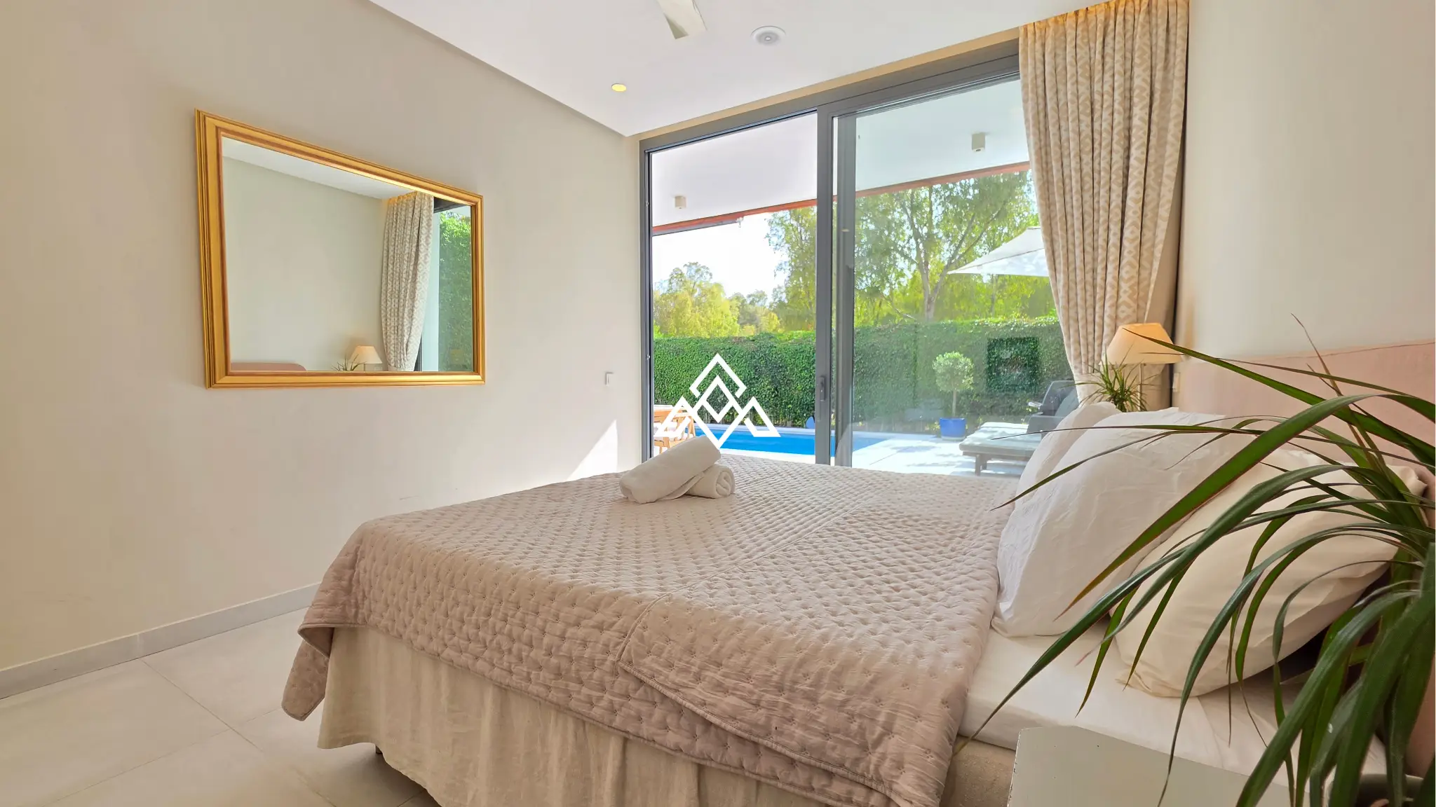 Contemporary Villa in Estepona with tourist licence, 4 bedrooms, private terraces and high rental income potential in a secure gated community.