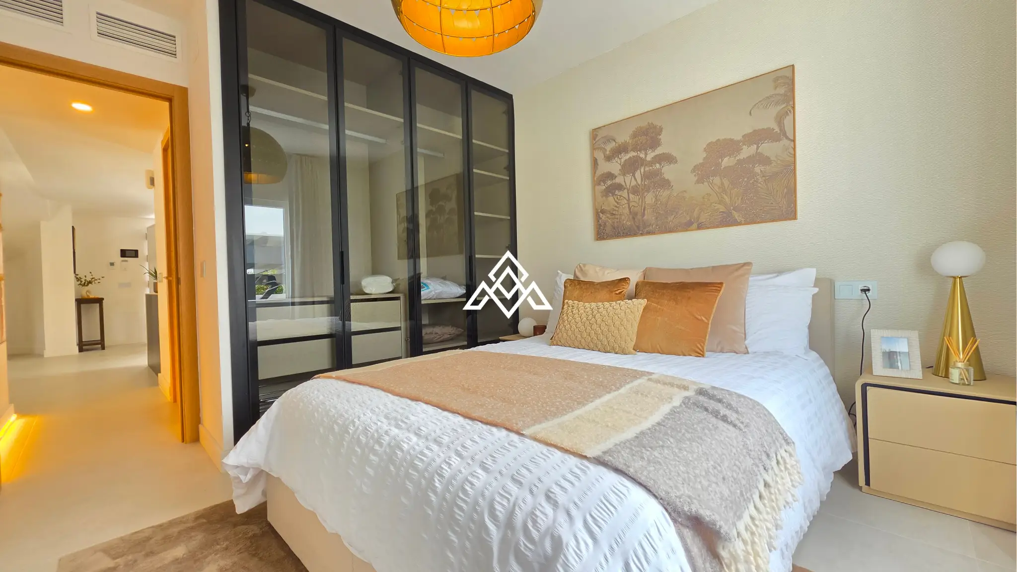 MPA-0122 Discover this brand-new renovated villa in Riviera del Sol, Mijas Costa, with panoramic sea views, 3 bedrooms, 3 bathrooms and spacious terraces.