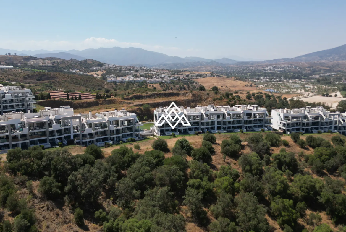 Hacienda el Sueño Apartment with private garden terrace and pool views in Mijas