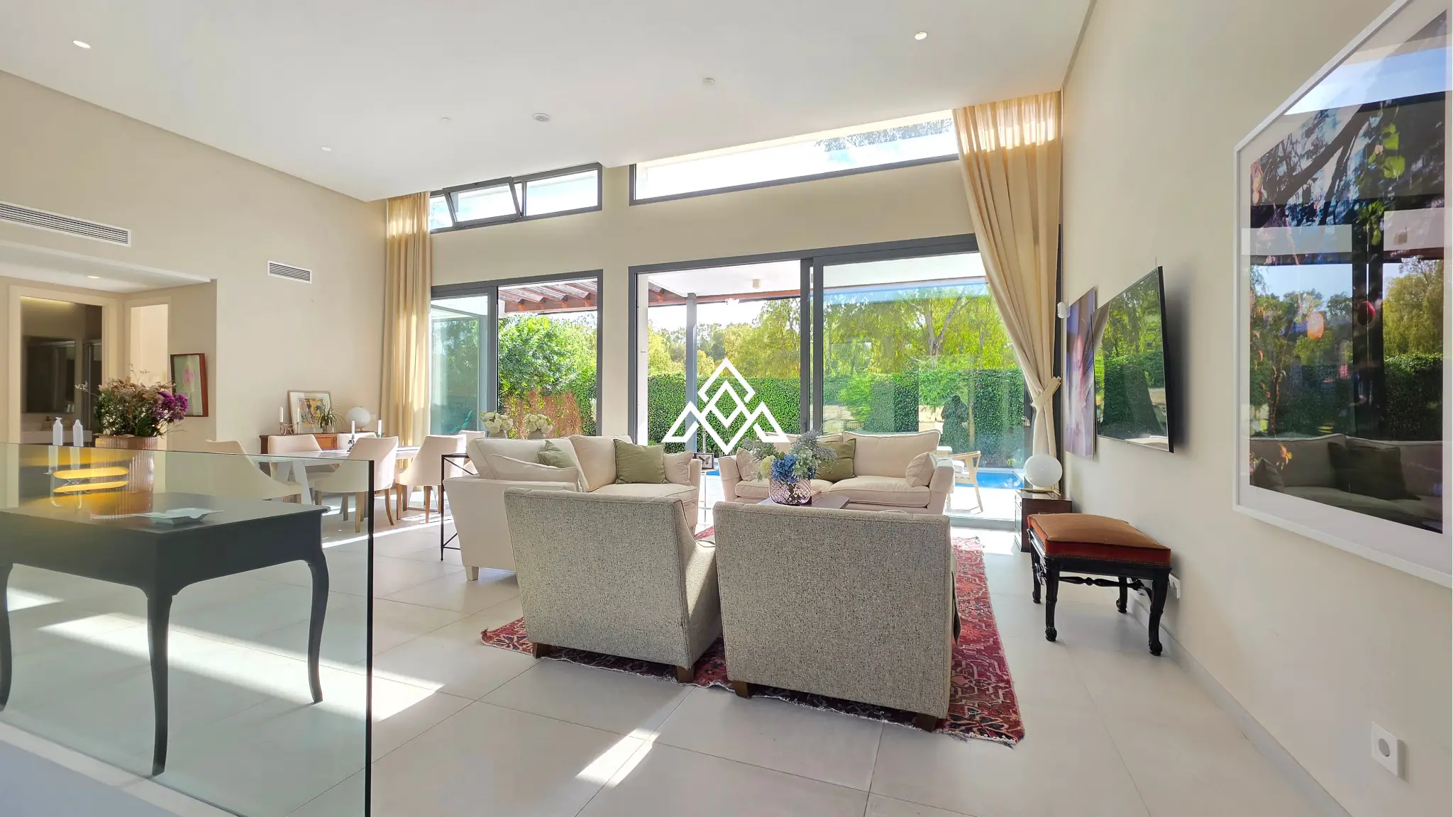 Contemporary Villa in Estepona with tourist licence, 4 bedrooms, private terraces and high rental income potential in a secure gated community.
