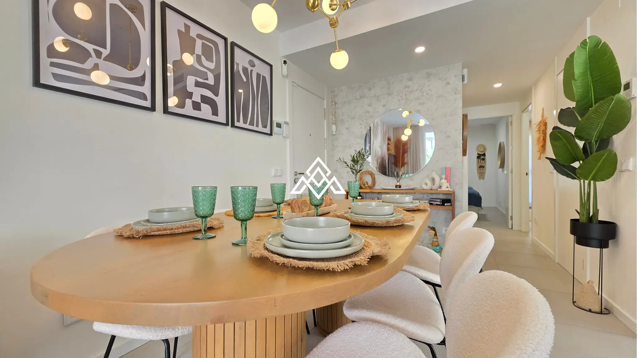 Estepona Garden Apartment with private garden, terrace, garage and valid tourist licence. Ideal investment property in Spain.
