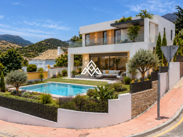 Valle Romano plot for sale in Estepona with golf and sea views, southwest orientation, architectural project and geotechnical study.