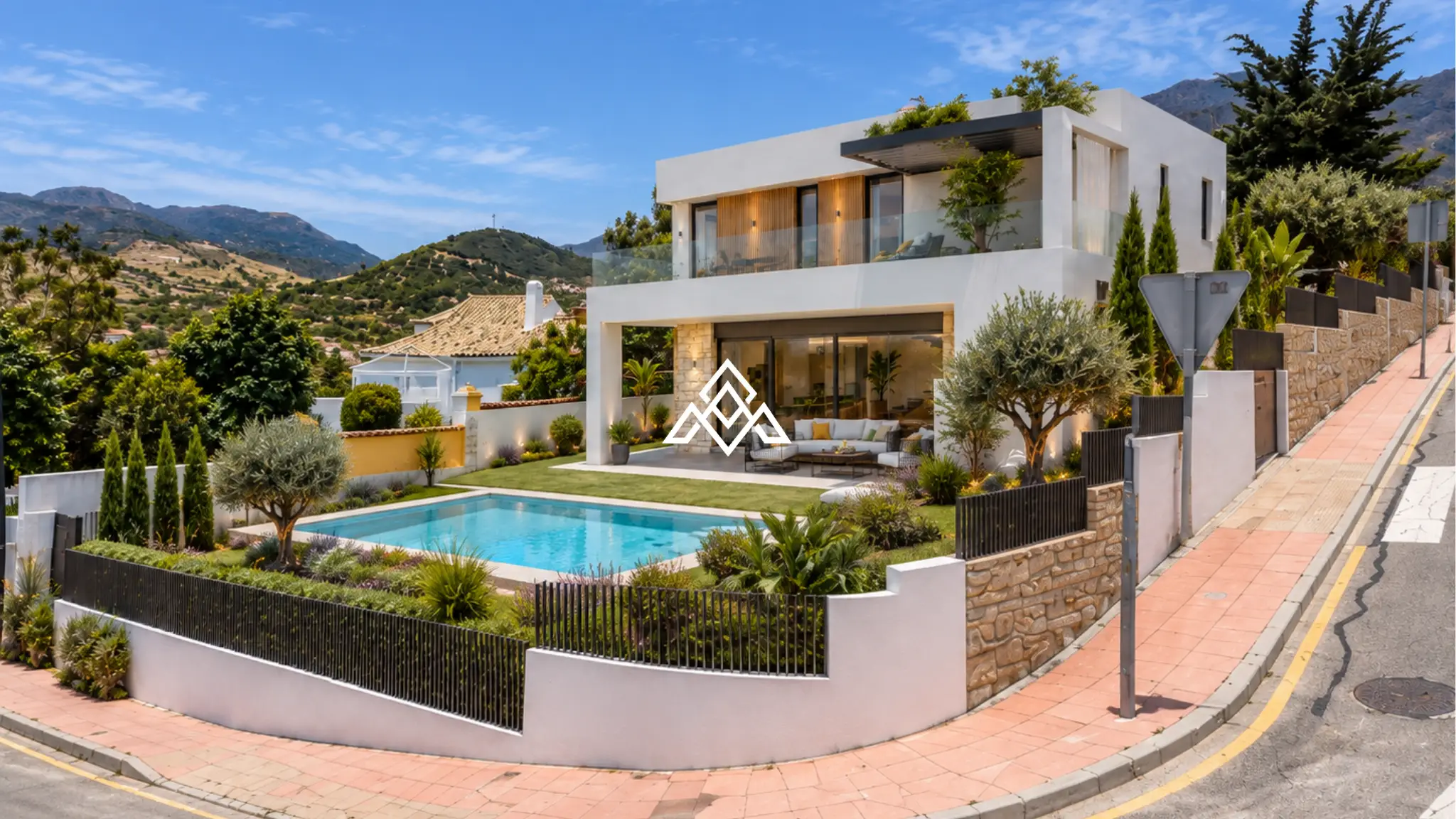 Valle Romano plot for sale in Estepona with golf and sea views, southwest orientation, architectural project and geotechnical study.