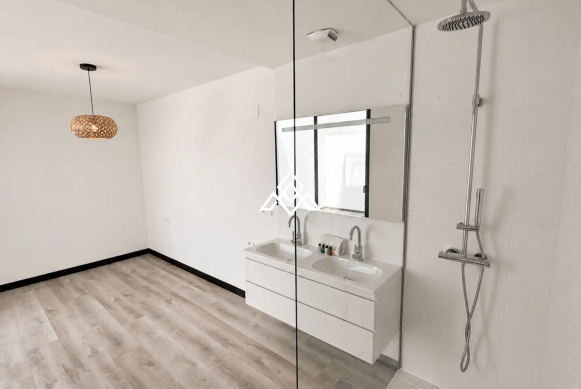 Hacienda el Sueño Apartment with private garden terrace and pool views in Mijas