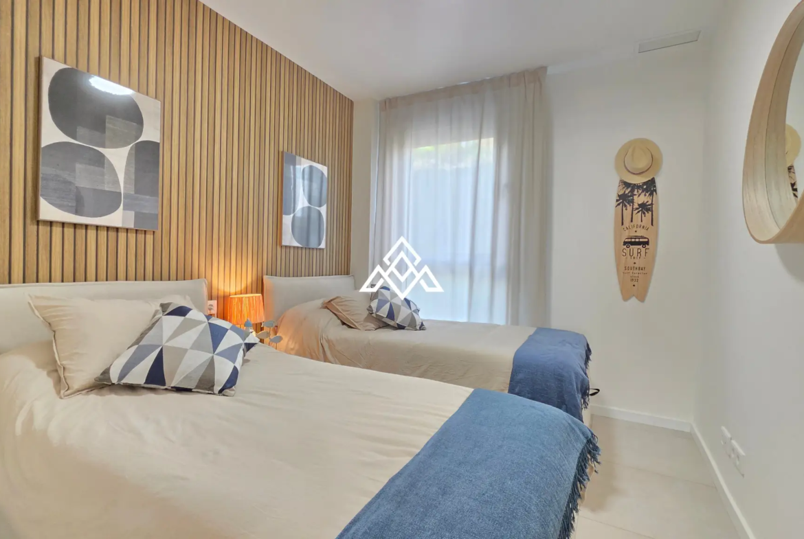 Estepona Garden Apartment with private garden, terrace, garage and valid tourist licence. Ideal investment property in Spain.