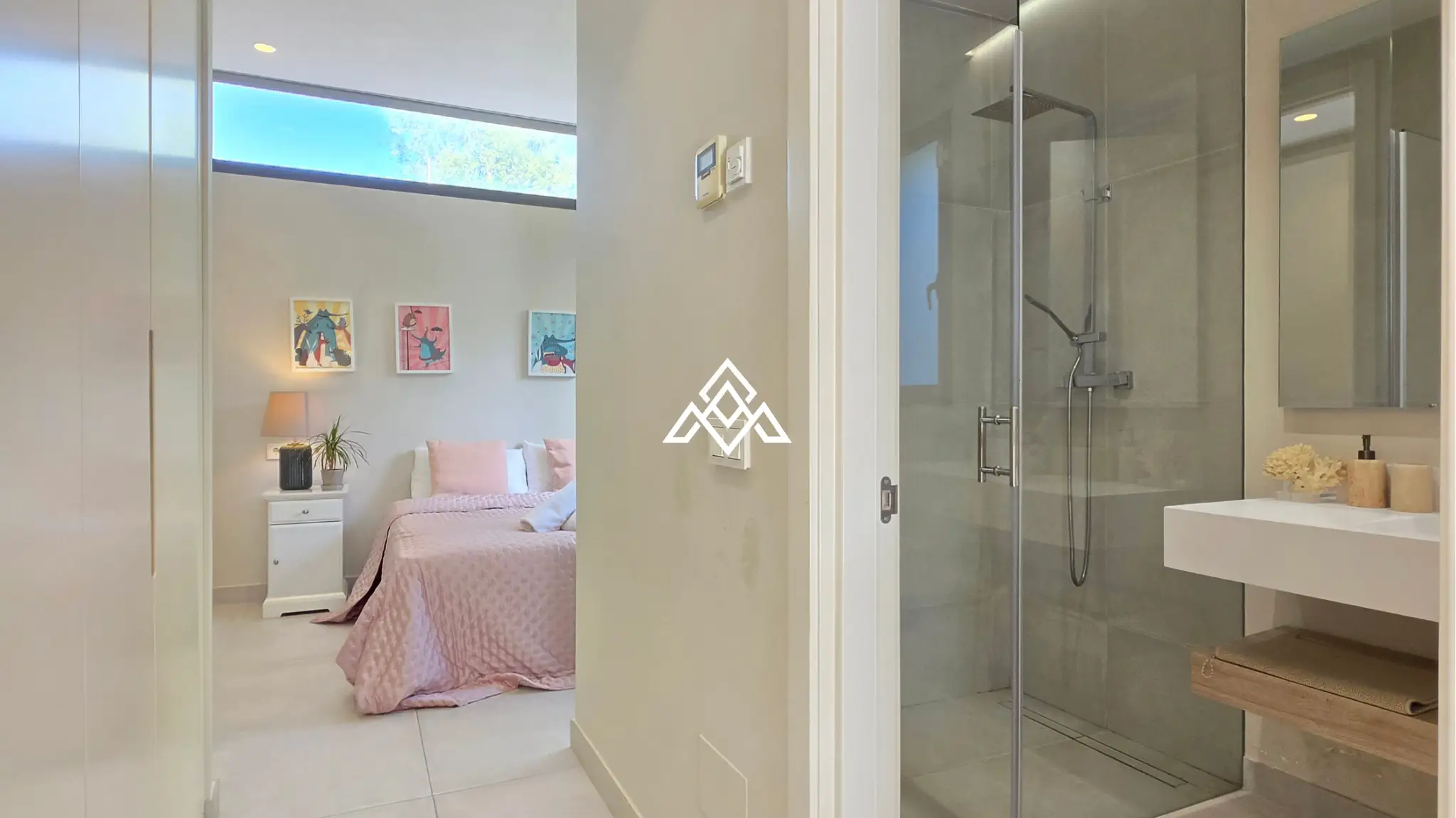 Contemporary Villa in Estepona with tourist licence, 4 bedrooms, private terraces and high rental income potential in a secure gated community.