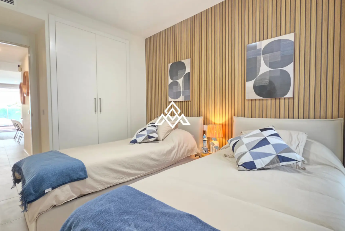 Estepona Garden Apartment with private garden, terrace, garage and valid tourist licence. Ideal investment property in Spain.