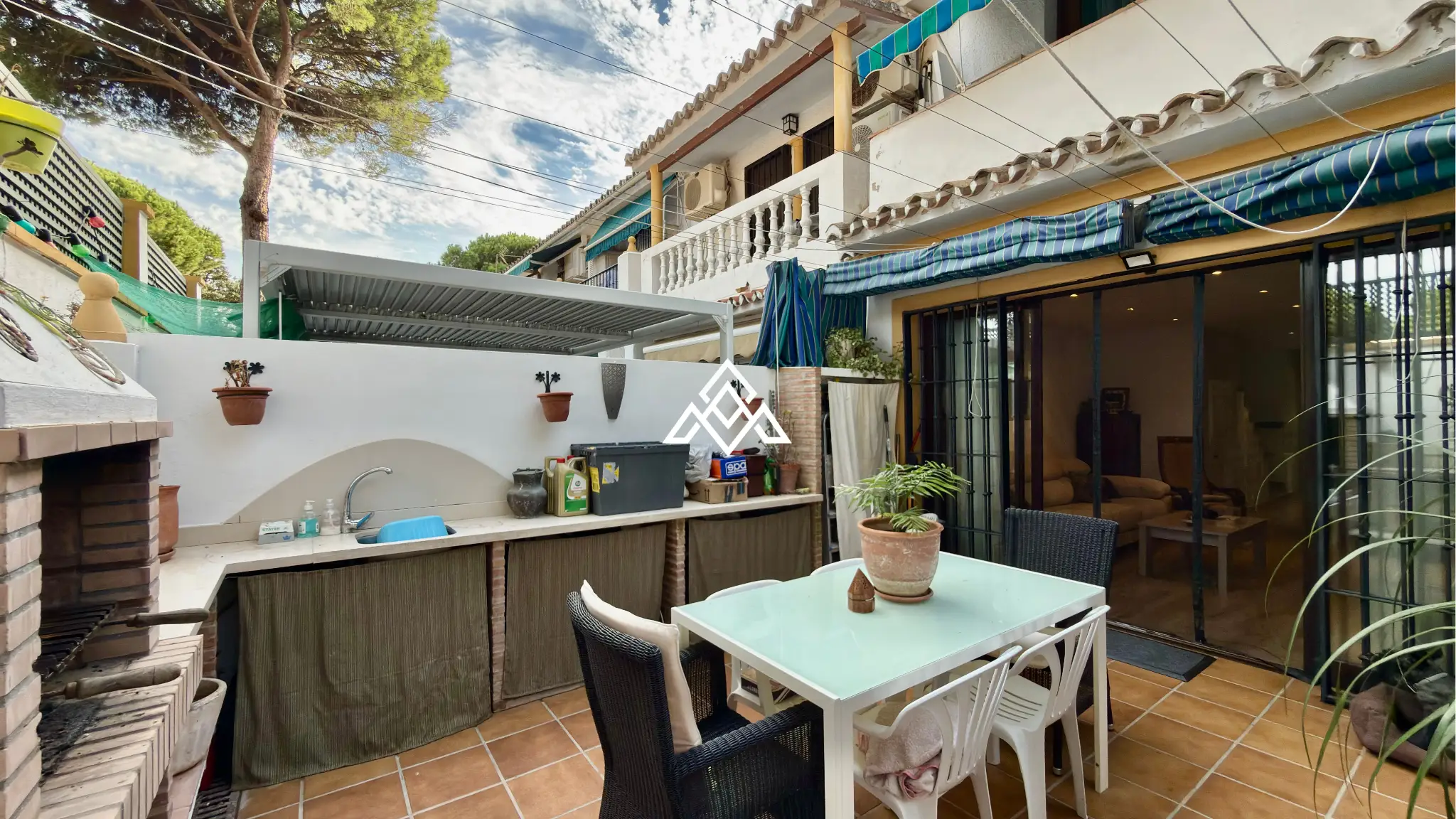 MPS-0045 Elviria Townhouse with private jacuzzi, sea views and renovated patio in Marbella