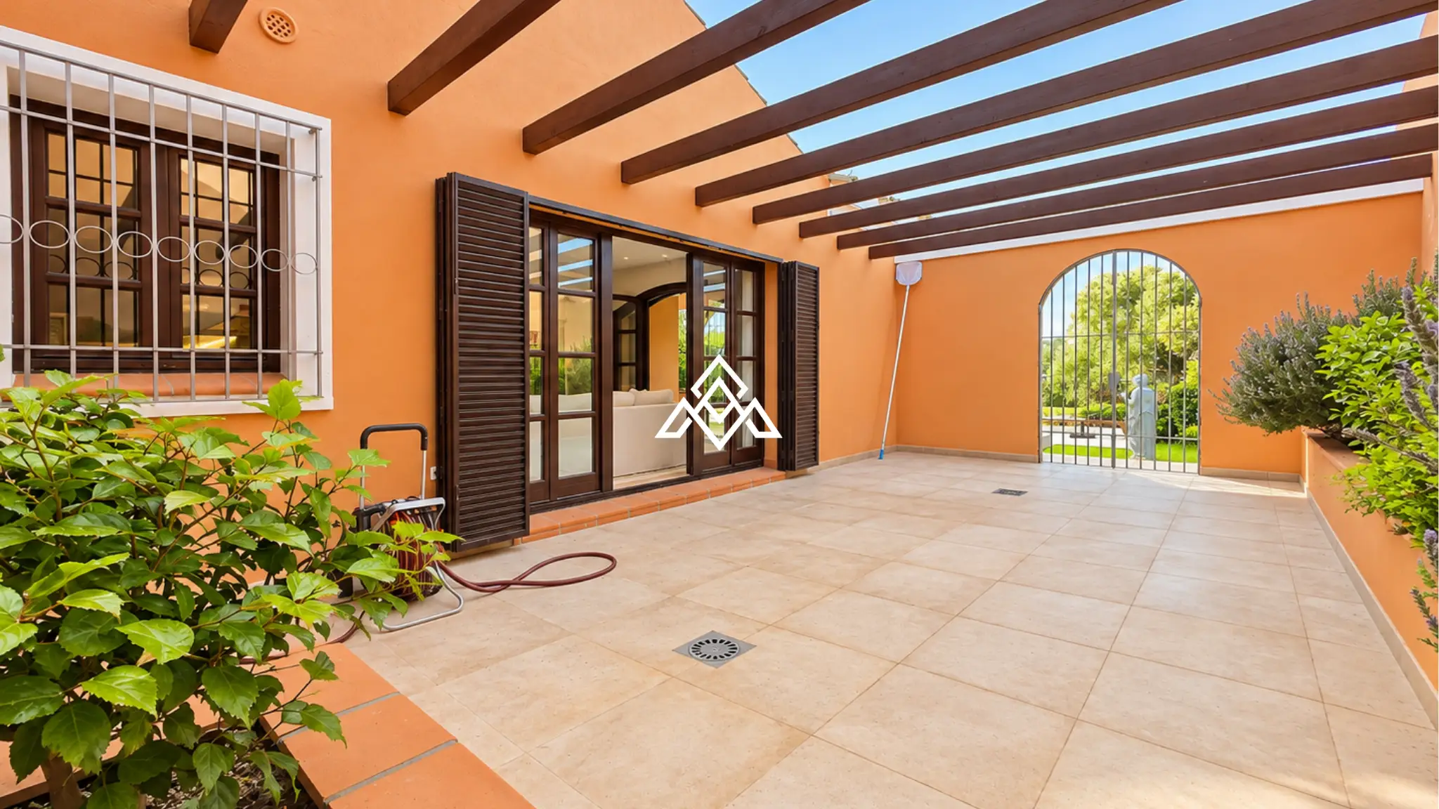 Sotogrande Golf Villa – Renovated Andalusian Luxury on the Golf Frontline