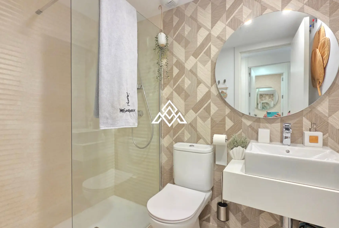 Estepona Garden Apartment with private garden, terrace, garage and valid tourist licence. Ideal investment property in Spain.