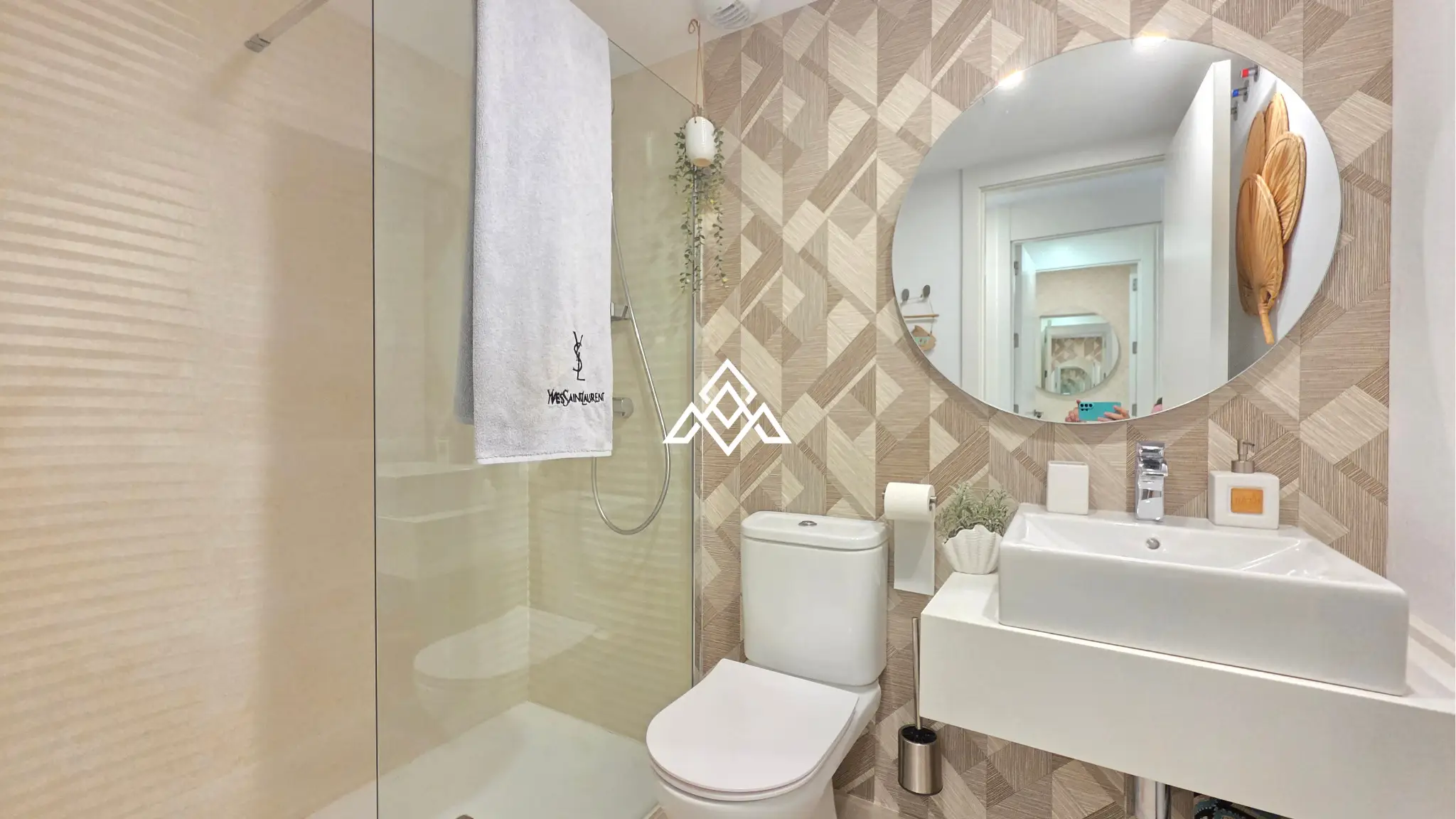 Estepona Garden Apartment with private garden, terrace, garage and valid tourist licence. Ideal investment property in Spain.