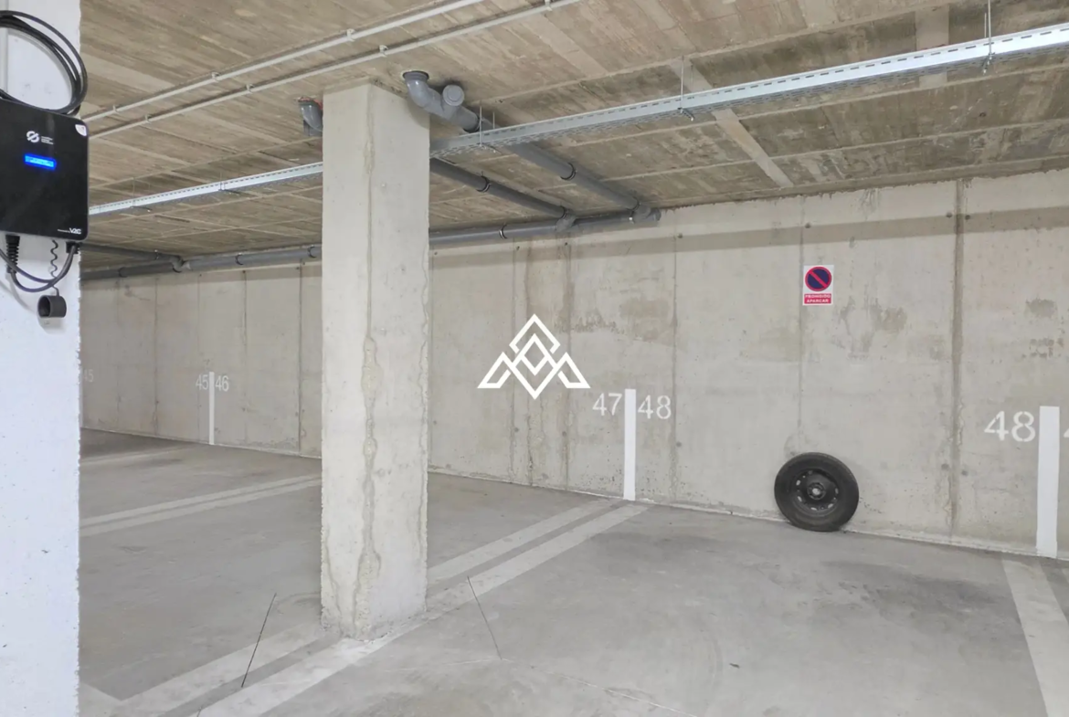 Estepona Garden Apartment with private garden, terrace, garage and valid tourist licence. Ideal investment property in Spain.