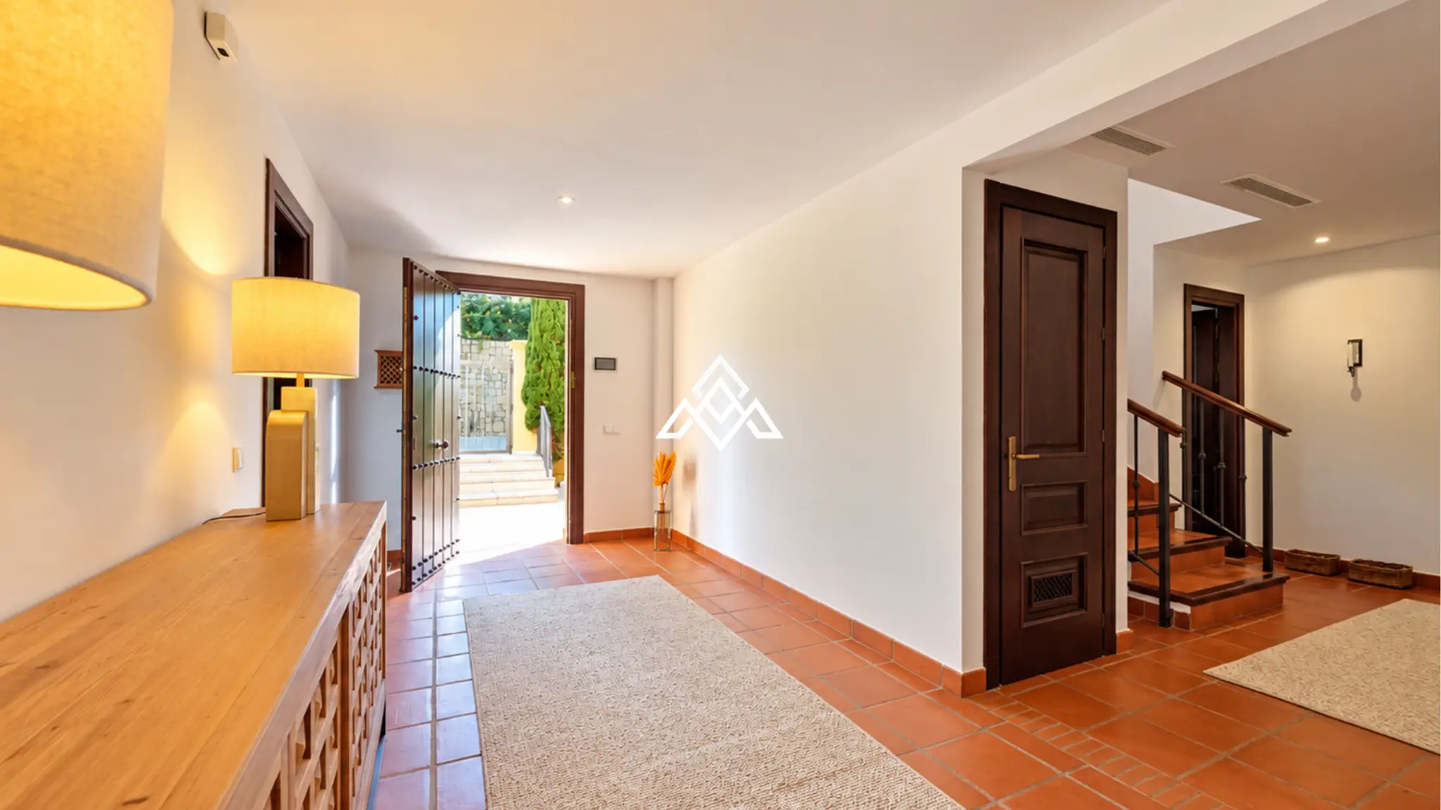 Sotogrande Golf Villa – Renovated Andalusian Luxury on the Golf Frontline