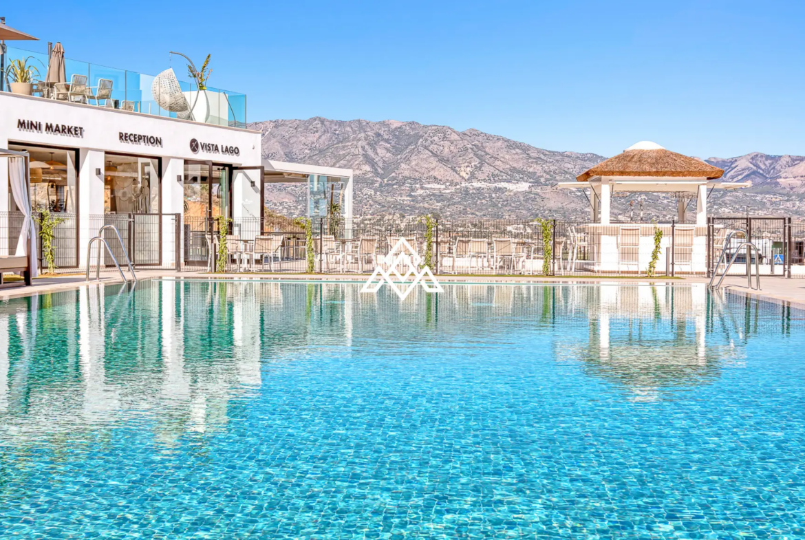 Hacienda el Sueño Apartment with private garden terrace and pool views in Mijas