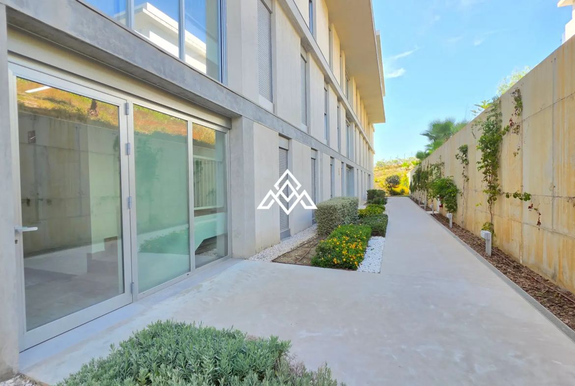 Estepona Garden Apartment with private garden, terrace, garage and valid tourist licence. Ideal investment property in Spain.