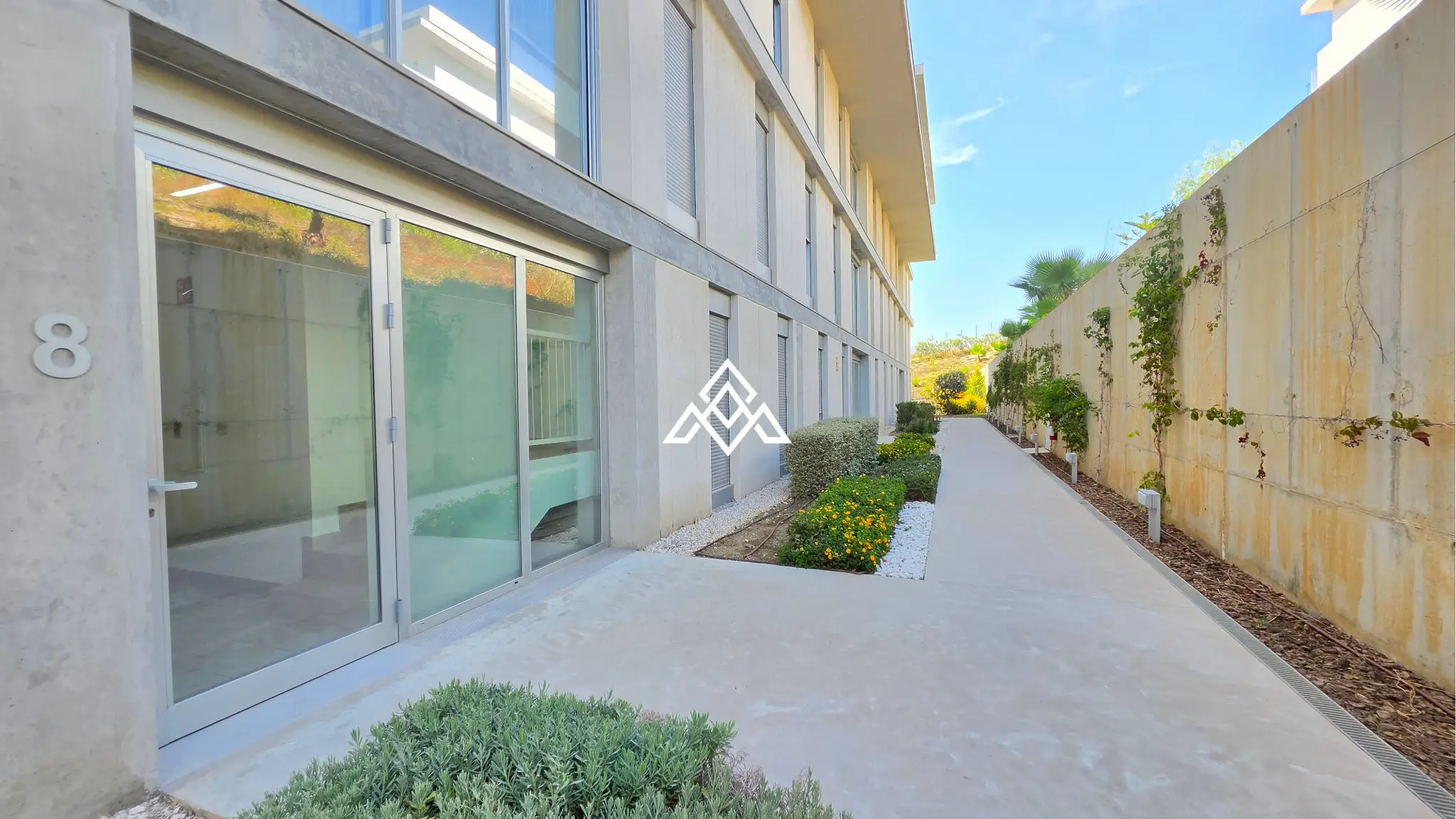 Estepona Garden Apartment with private garden, terrace, garage and valid tourist licence. Ideal investment property in Spain.