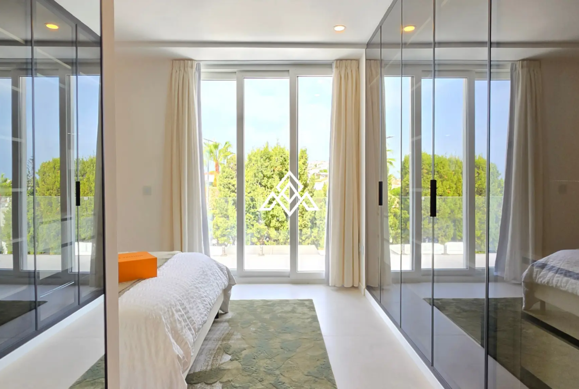 Discover this brand-new renovated villa in Riviera del Sol, Mijas Costa, with panoramic sea views, 3 bedrooms, 3 bathrooms and spacious terraces.
