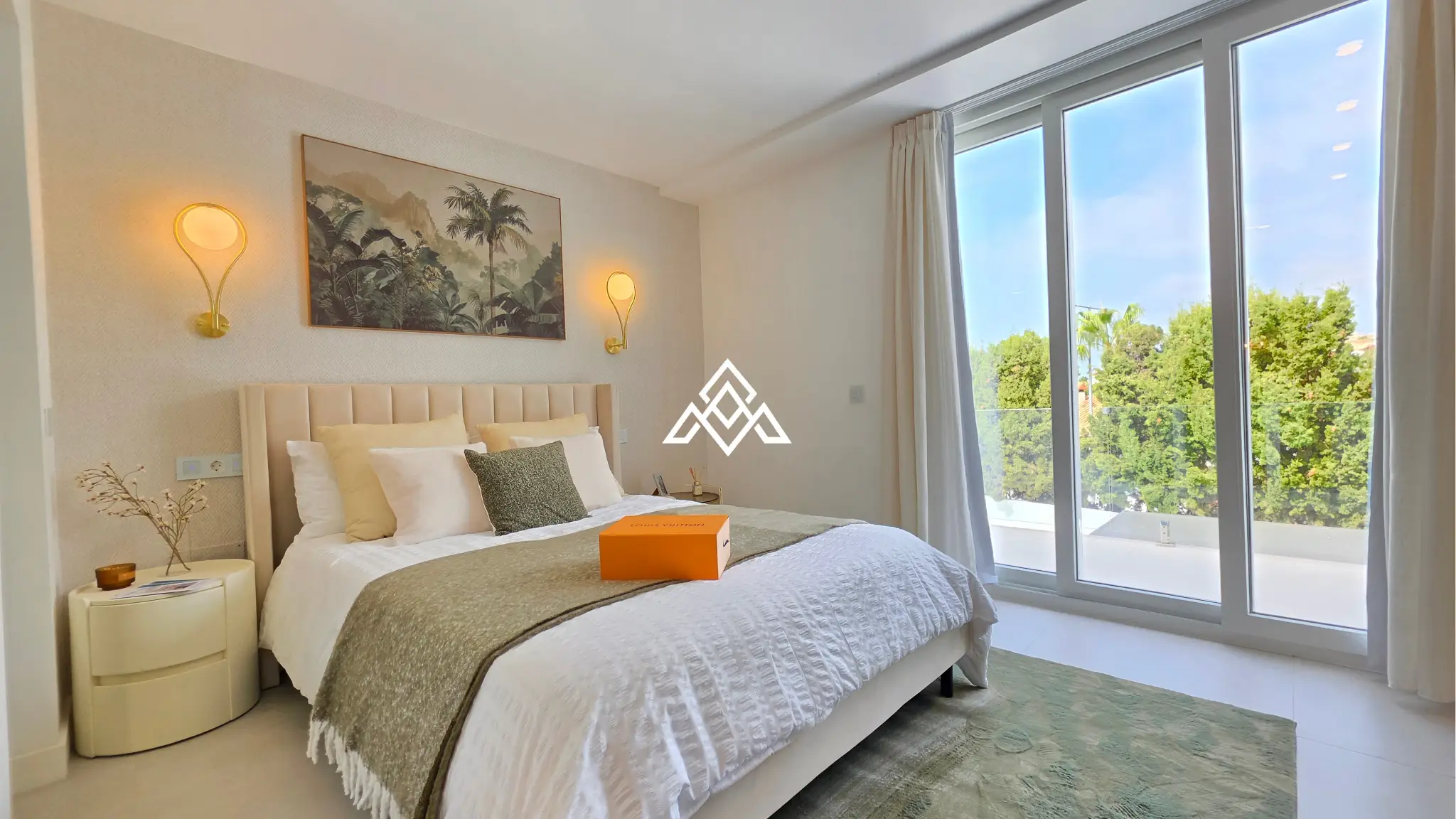 MPA-0122 Discover this brand-new renovated villa in Riviera del Sol, Mijas Costa, with panoramic sea views, 3 bedrooms, 3 bathrooms and spacious terraces.
