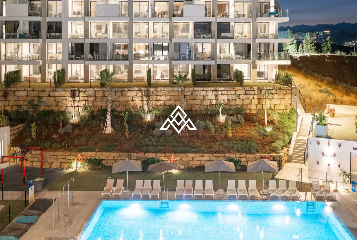 Hacienda el Sueño Apartment with private garden terrace and pool views in Mijas