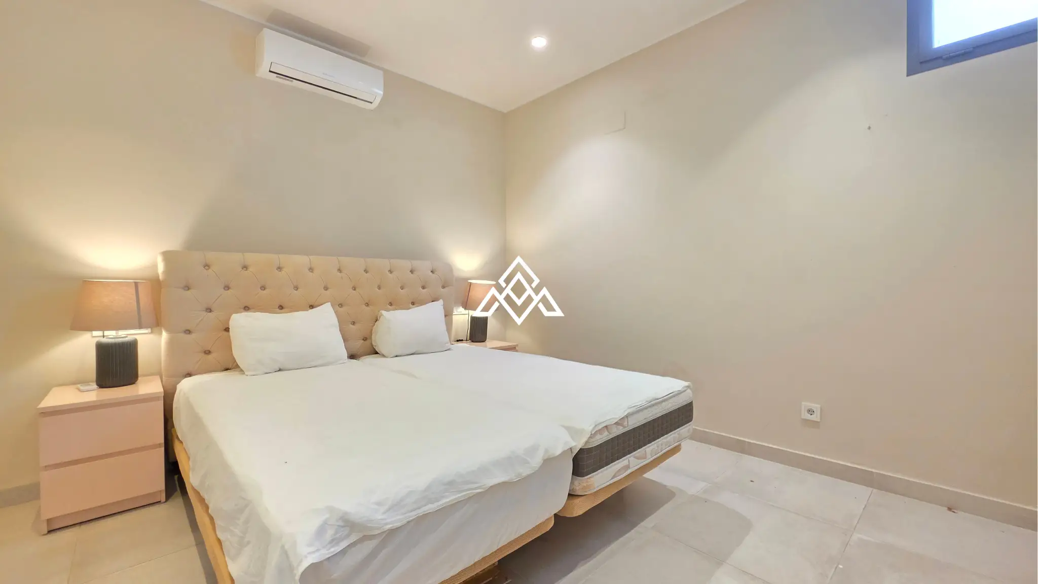Contemporary Villa in Estepona with tourist licence, 4 bedrooms, private terraces and high rental income potential in a secure gated community.