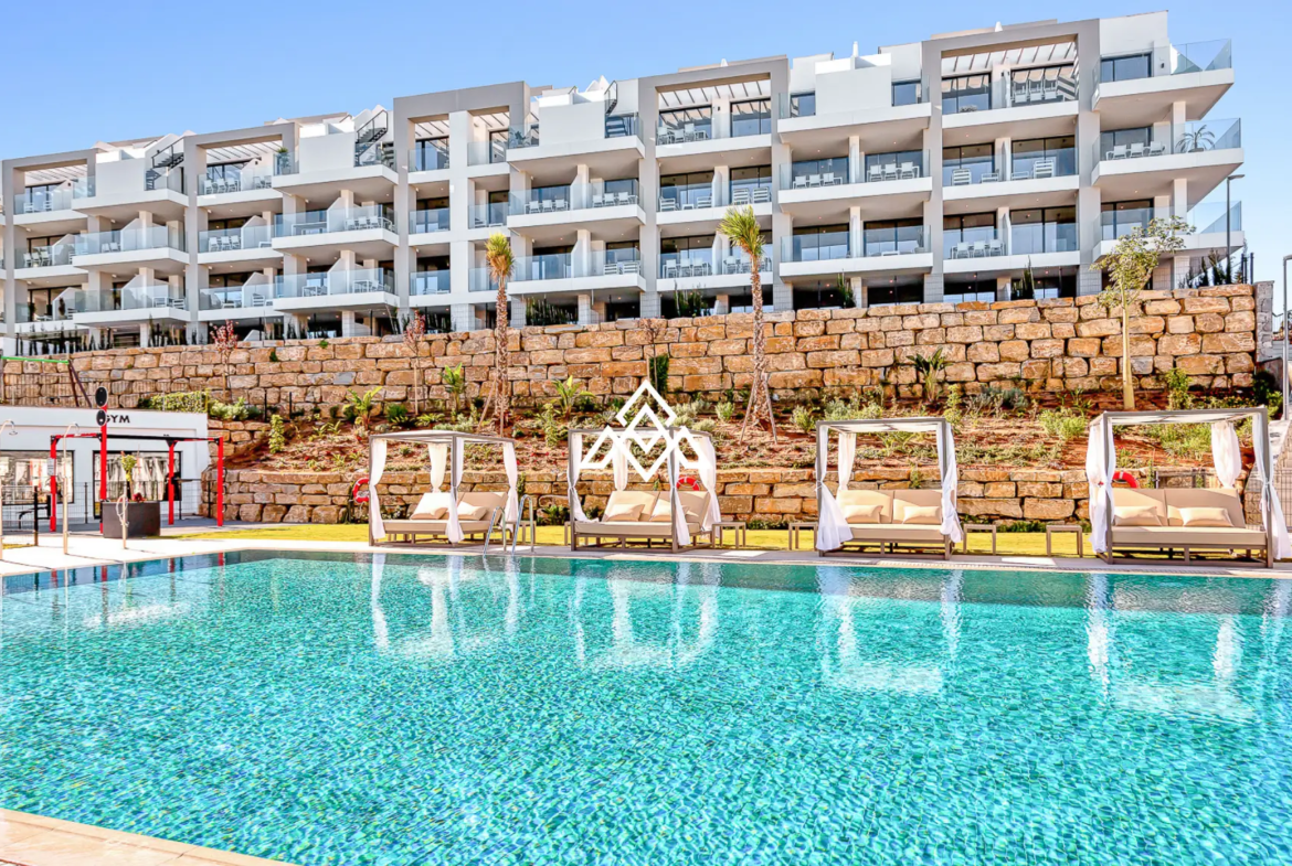 Hacienda el Sueño Apartment with private garden terrace and pool views in Mijas