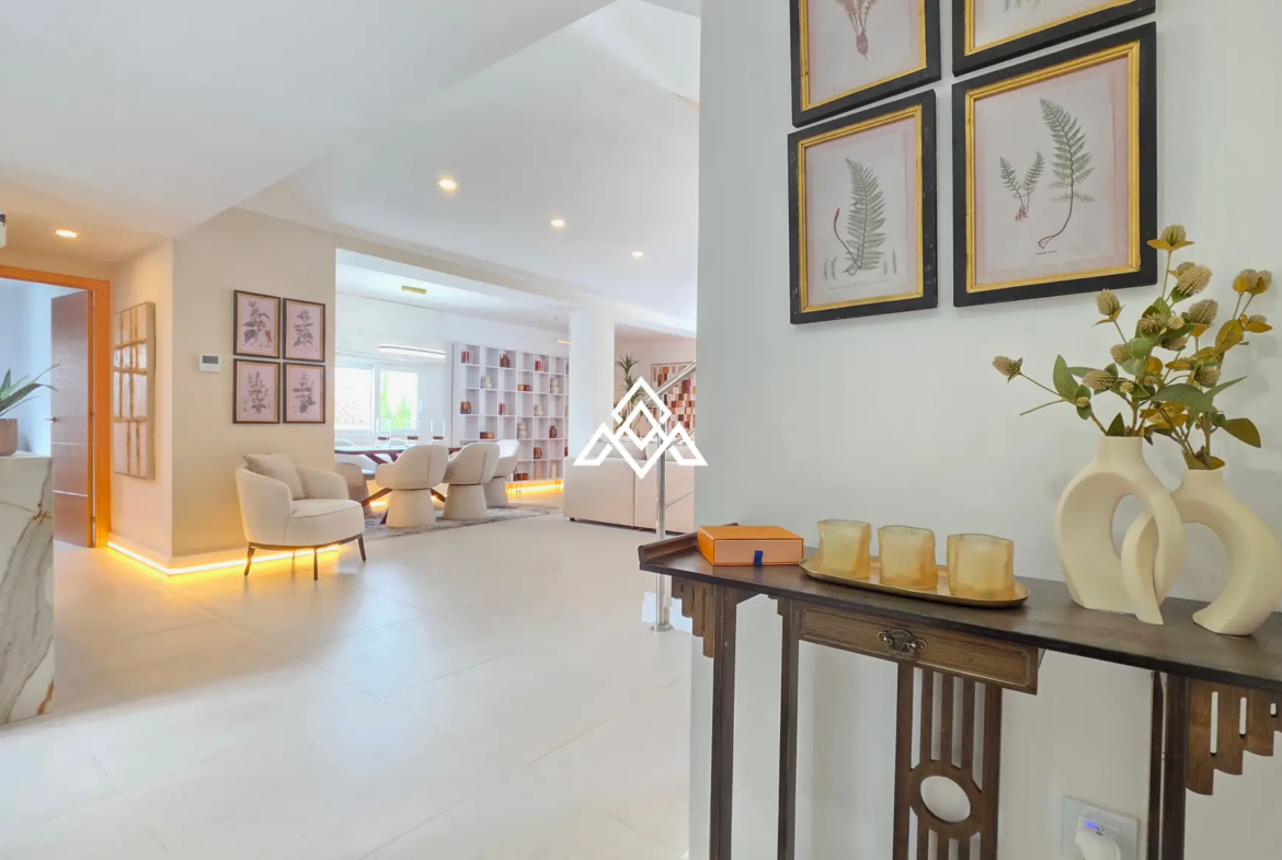 Discover this brand-new renovated villa in Riviera del Sol, Mijas Costa, with panoramic sea views, 3 bedrooms, 3 bathrooms and spacious terraces.