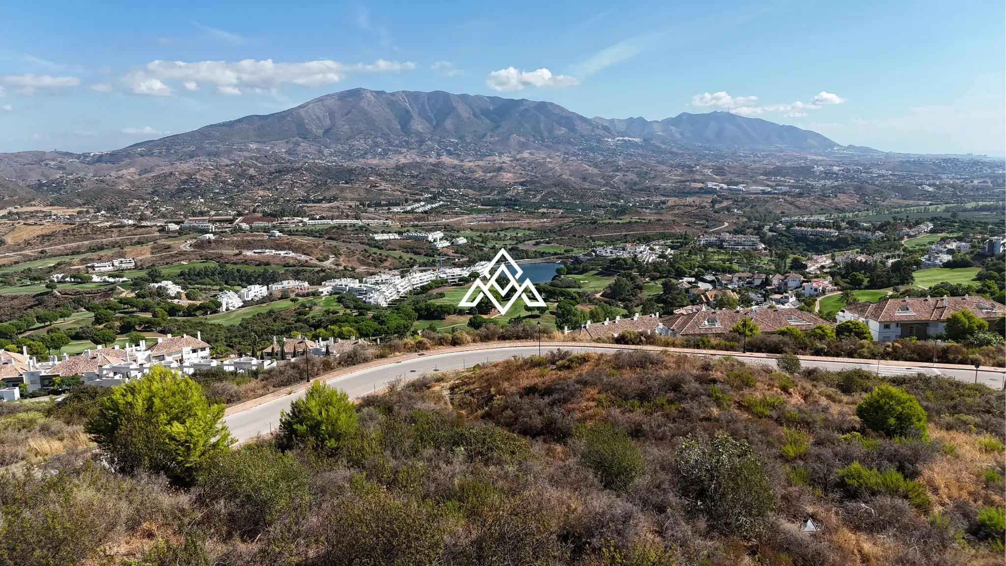 MPA-0125 La Cala Golf plot for sale in Mijas Costa, featuring 1,733 m² of land, panoramic sea and golf views, and a unique architectural project.
