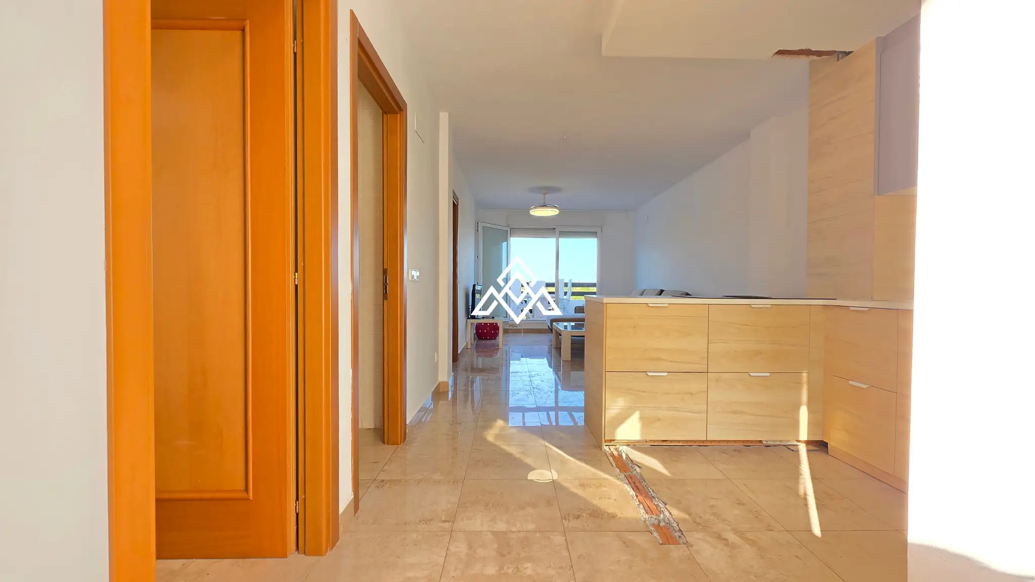 Vistalmar Duquesa apartment in Manilva with 2 bedrooms, 2 bathrooms, a 25 m² south-facing terrace and panoramic Mediterranean sea views.