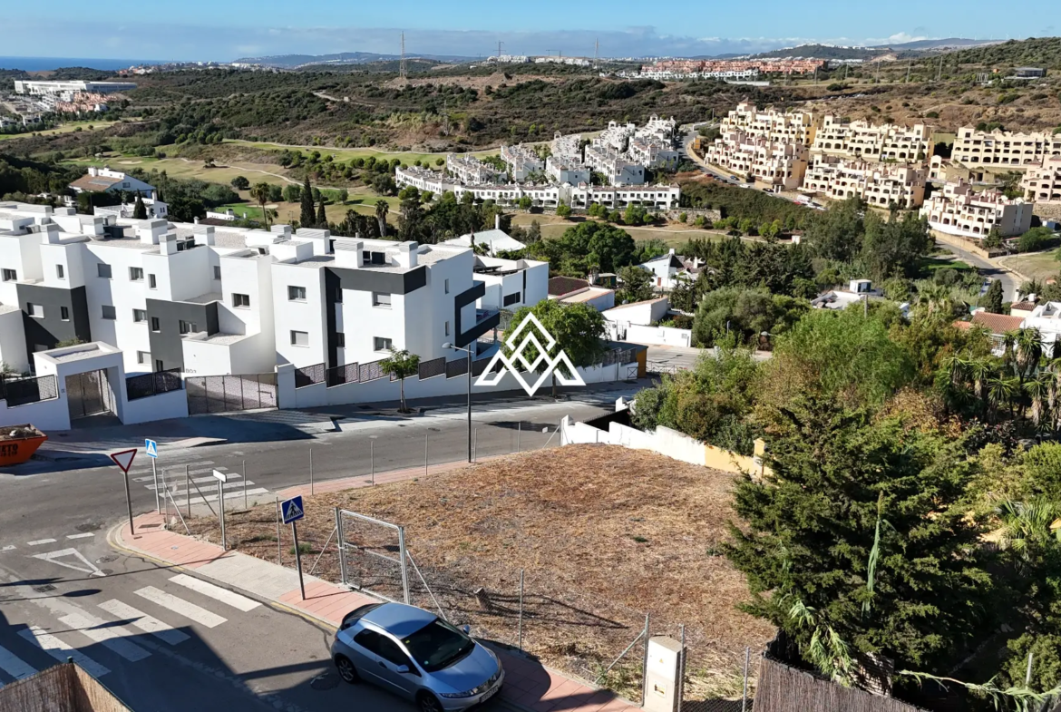 Plot for sale in Valle Romano, Estepona, with southwest orientation, golf course and Mediterranean Sea views.