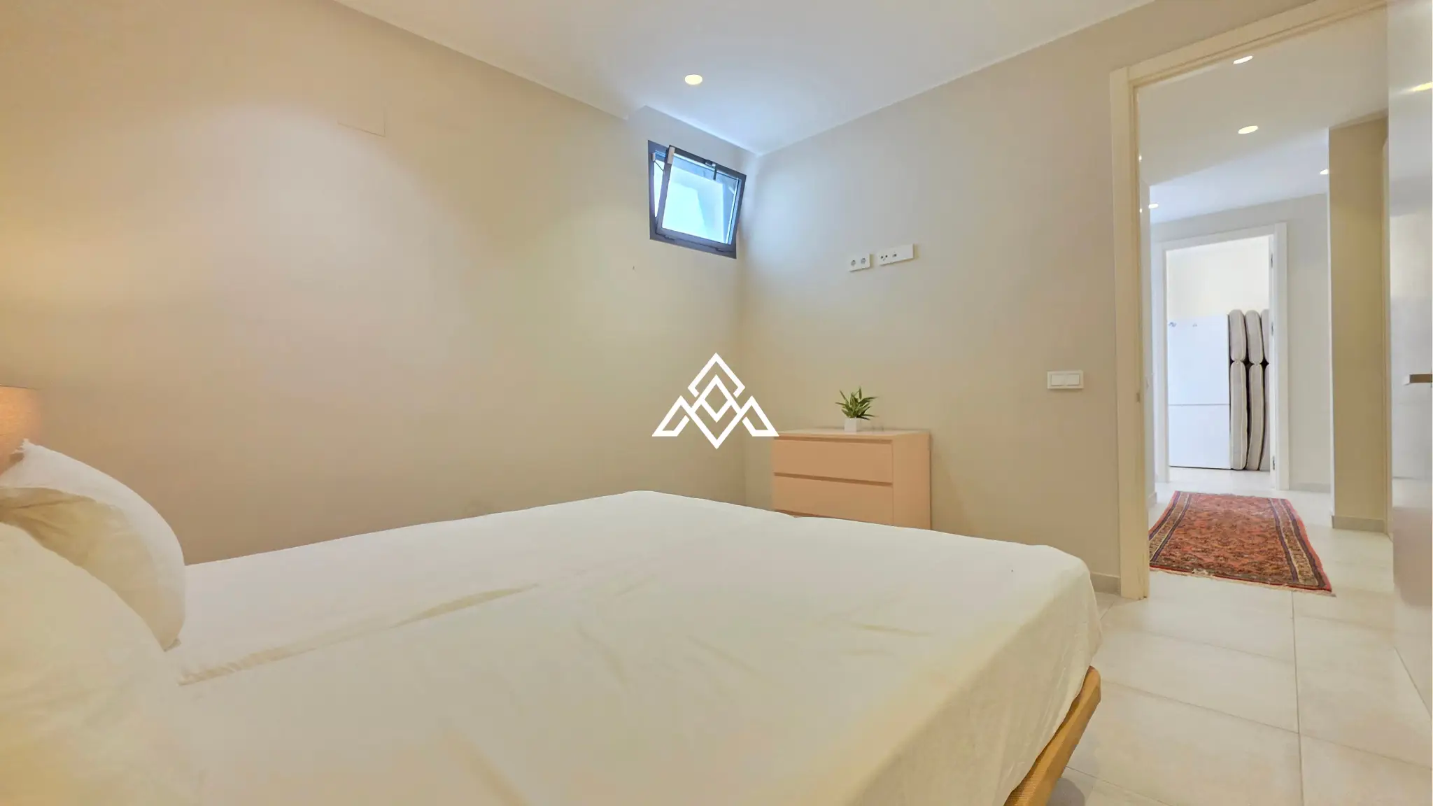 Contemporary Villa in Estepona with tourist licence, 4 bedrooms, private terraces and high rental income potential in a secure gated community.
