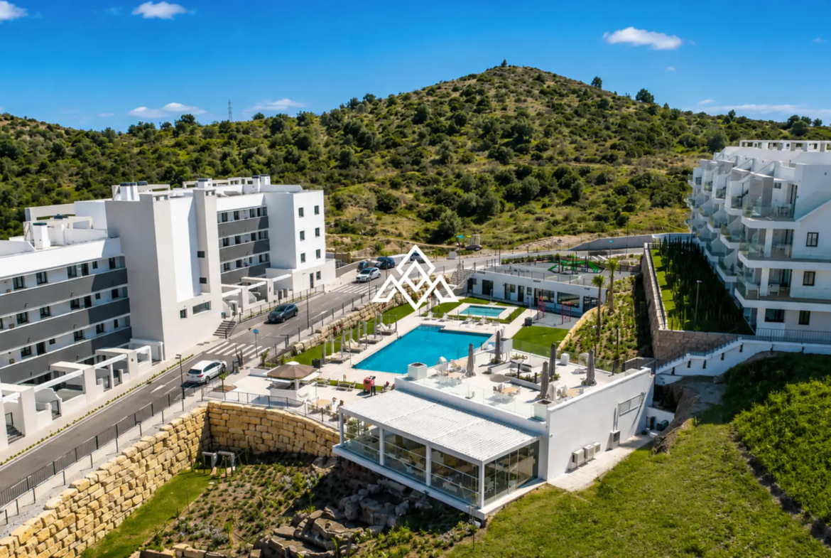 Hacienda el Sueño Apartment with private garden terrace and pool views in Mijas